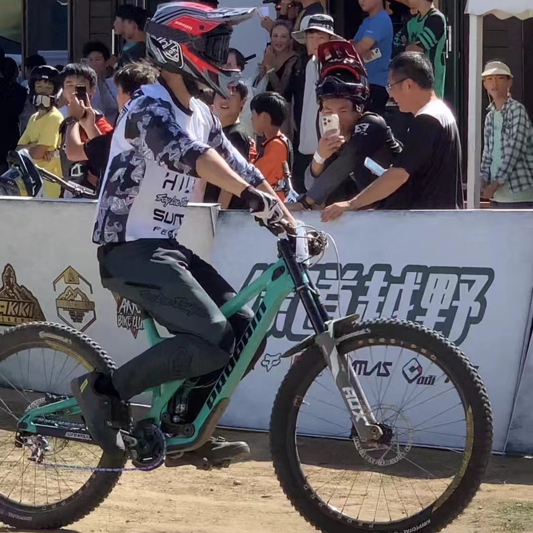 Avitus-マウンテンバイクシューズ,フラットペダルシュー - Commuting On Mountain Bike のレビューと価格